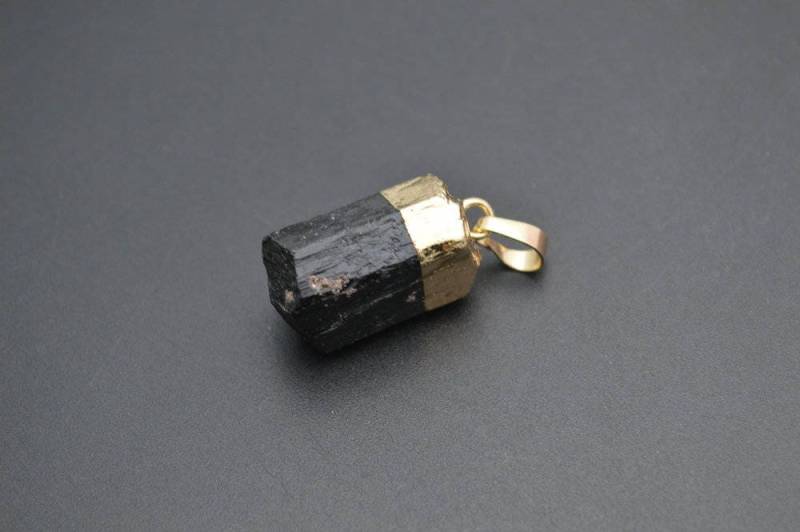 1Pc Glatte Natürliche Schwarze Turmalin Nugget Zylinder Edelstein Anhänger Vergoldung Schmuck 1Pc Glatte Natürliche Schwarze Turmalin Nugget Zylinder Edelstein Anhänger Vergoldung Schmuck von YongyangBeads