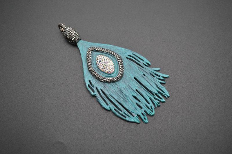 6x12cm Blaue Farbe Metall Pfau Feder Anhänger Gepflastert Schwarzes Glas Perlen Große Größe Herausragende Schmuck Machen von YongyangBeads