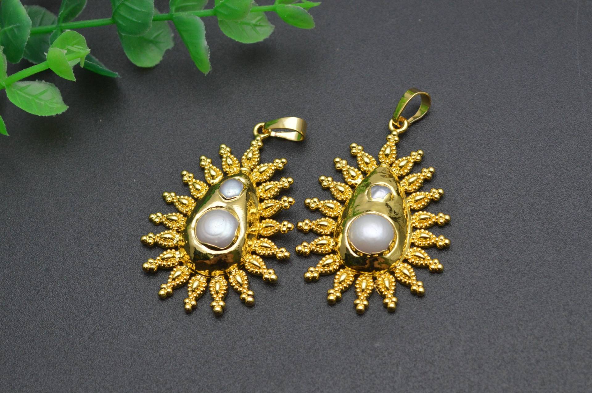 Große Größe Gold Farbe Überzug Blumenform Perle Halskette Anhänger Für Machen Große Größe Gold Farbe Überzug Blumenform Perle Halskette Anhänger Für Machen von YongyangBeads