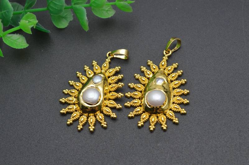 Große Größe Gold Farbe Überzug Blumenform Perle Halskette Anhänger Für Machen Große Größe Gold Farbe Überzug Blumenform Perle Halskette Anhänger Für Machen von YongyangBeads