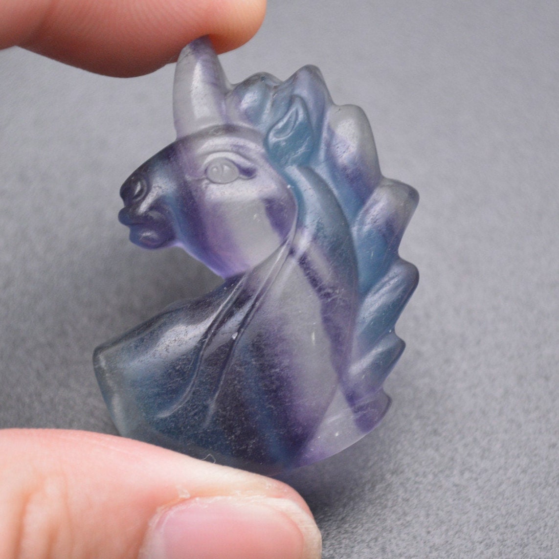 Natürliche Fluorit Geschnitzte Pferd Pegasus Einhorn Halskette Stein Anhänger von YongyangBeads