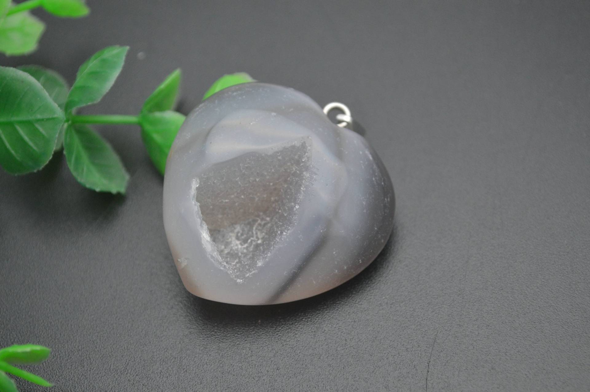 Natürliche Graue Druzy Geode Grau Achat Stein Herz Anhänger Natürliche Graue Druzy Geode Grau Achat Stein Herz Anhänger von YongyangBeads