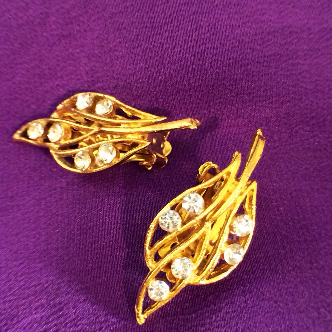 Vintage Blatt-Förmigen Spange Gold Ohrringe Mit Strass Fallen Eleganz Vintage Blatt-Förmigen Spange Gold Ohrringe Mit Strass Fallen Eleganz von YooHooCowboy