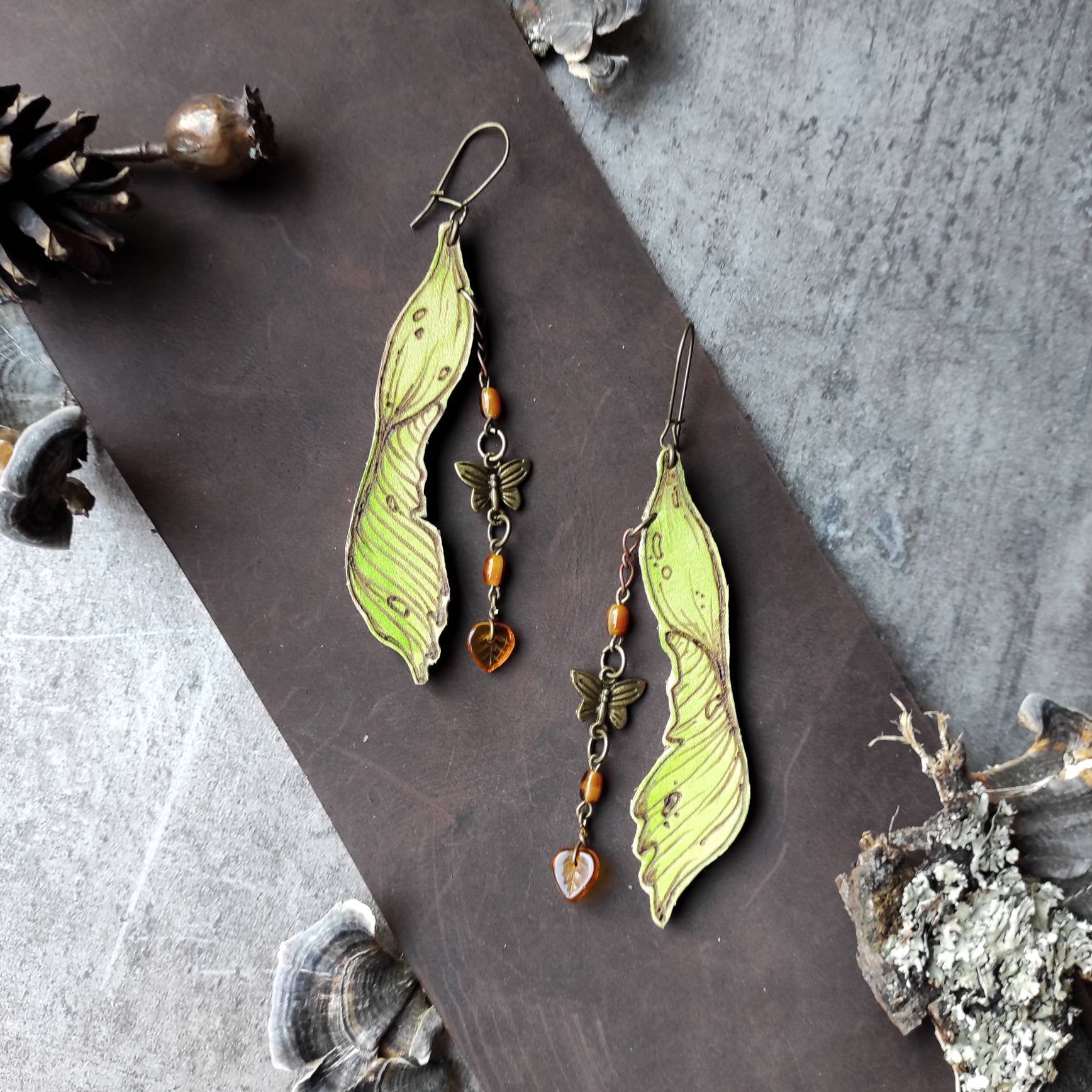 Esche Ahorn Ohrringe, Herbst Statement Elfen Druid Accessoires, Feenkern Grüne Hexen Schmuckstücke, Cottage Kern Schmuck von YorKaCrafts