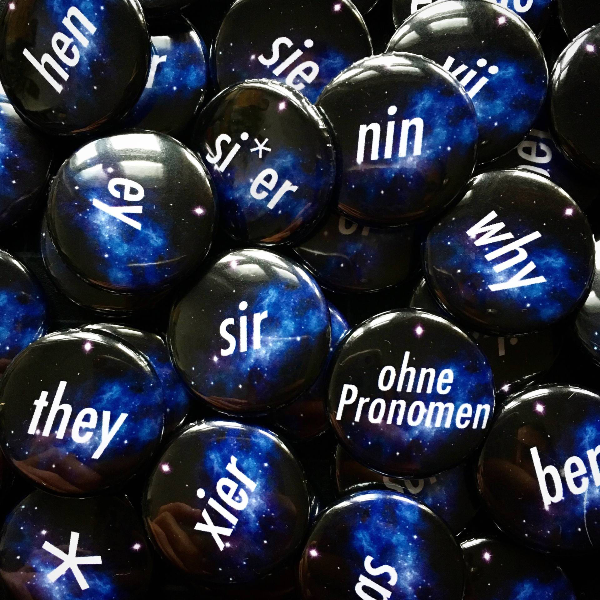 10 Pronomen Buttons Deiner Wahl 10 Pronomen Buttons Deiner Wahl von YoriGagarim