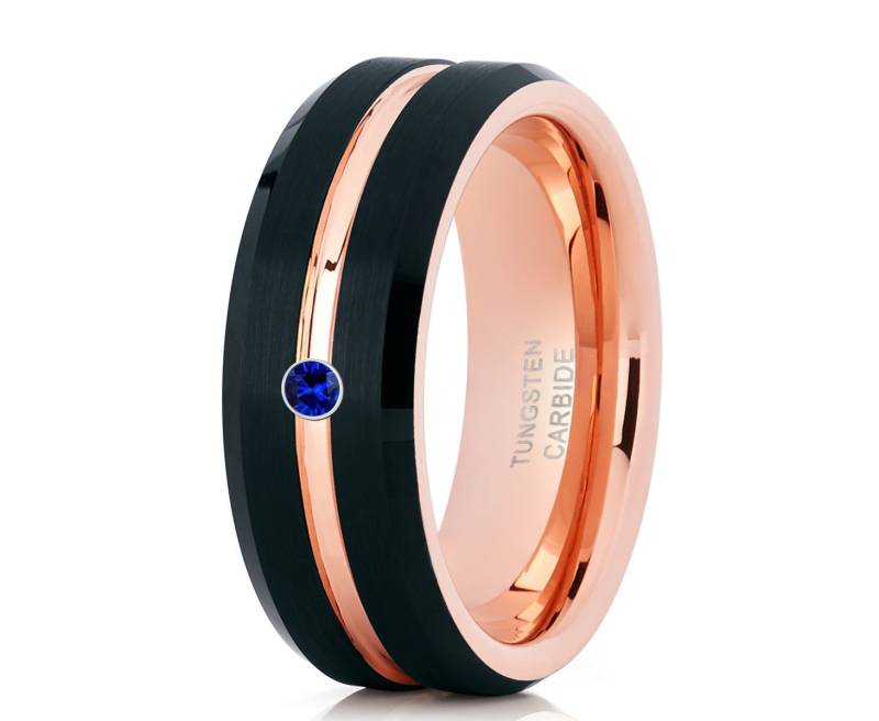 Blauer Saphir Wolfram Ring, Rosegold Ring, Jubiläum Ring, 18K Roségold, Hartmetall Ring, Schwarze Ring, Comfort Fit von YorksJewelryDesign