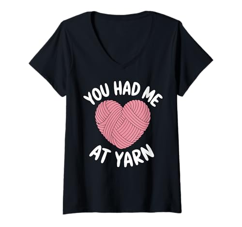 Damen Du hattest Mich bei Yarn Crochet Tailor Knitter Sewing Crafter T-Shirt mit V-Ausschnitt Damen Du hattest Mich bei Yarn Crochet Tailor Knitter Sewing Crafter T-Shirt mit V-Ausschnitt von You Had Me At Yarn Crochet Tailor Knitting Funny