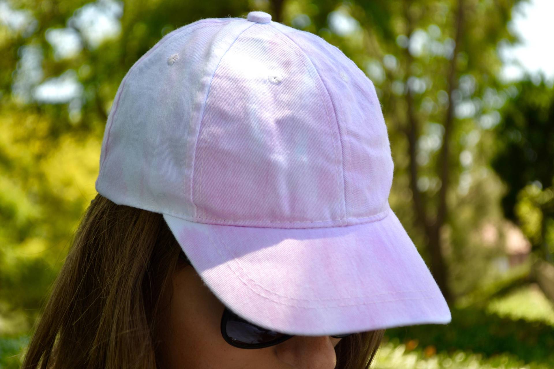 Hiller - Fuchsie Tie-Dye-Baseball-Cap Hiller - Fuchsie Tie-Dye-Baseball-Cap von YouAndDyeCaps