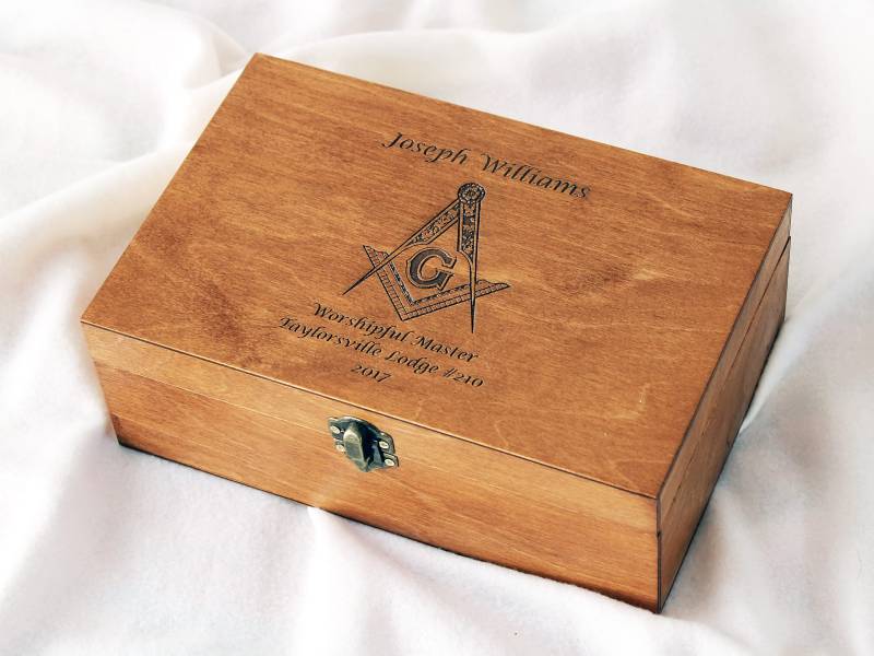 Individuell Eingravierte Logobox, Personalisierte Box Mit Logo, Logo Auf Holzkiste, Monogrammholzkiste von YouCanMAKEitPERSONAL