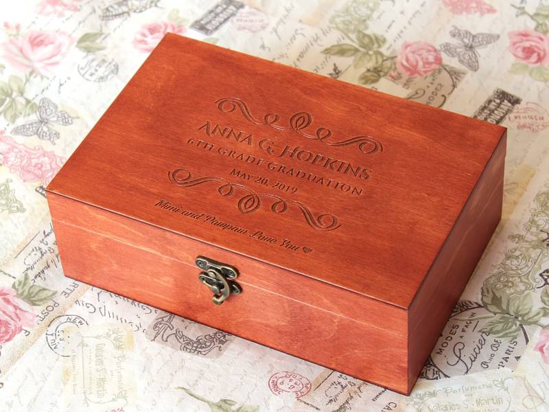 Personalisierte Graduierung Holzkiste, Laser Gravierte Andenken, Memory Box von YouCanMAKEitPERSONAL