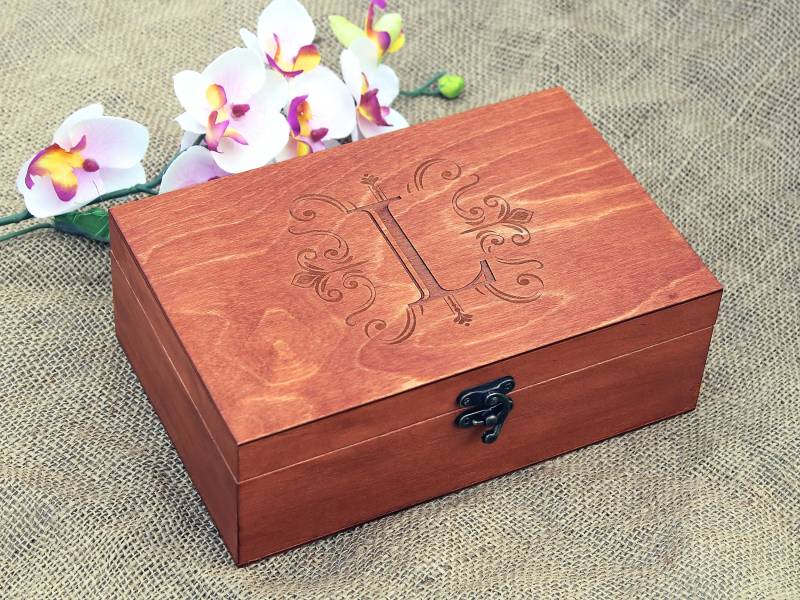 Personalisierte Monogramm-Box, Monogramm-Holzbox, Monogramm-Schmuckkästchen, Individuelles Geschenk Für Sie, Monogrammiertes Ihn von YouCanMAKEitPERSONAL