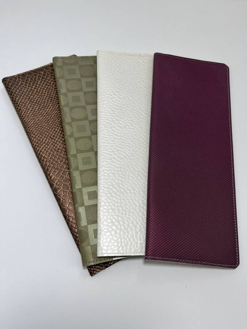 Ultimativer Beutel Mit Visitenkartentasche Aus Strukturierten Vinyls. Ungefähre Größe 4 "x 10" von YouKnowYouLoveIt