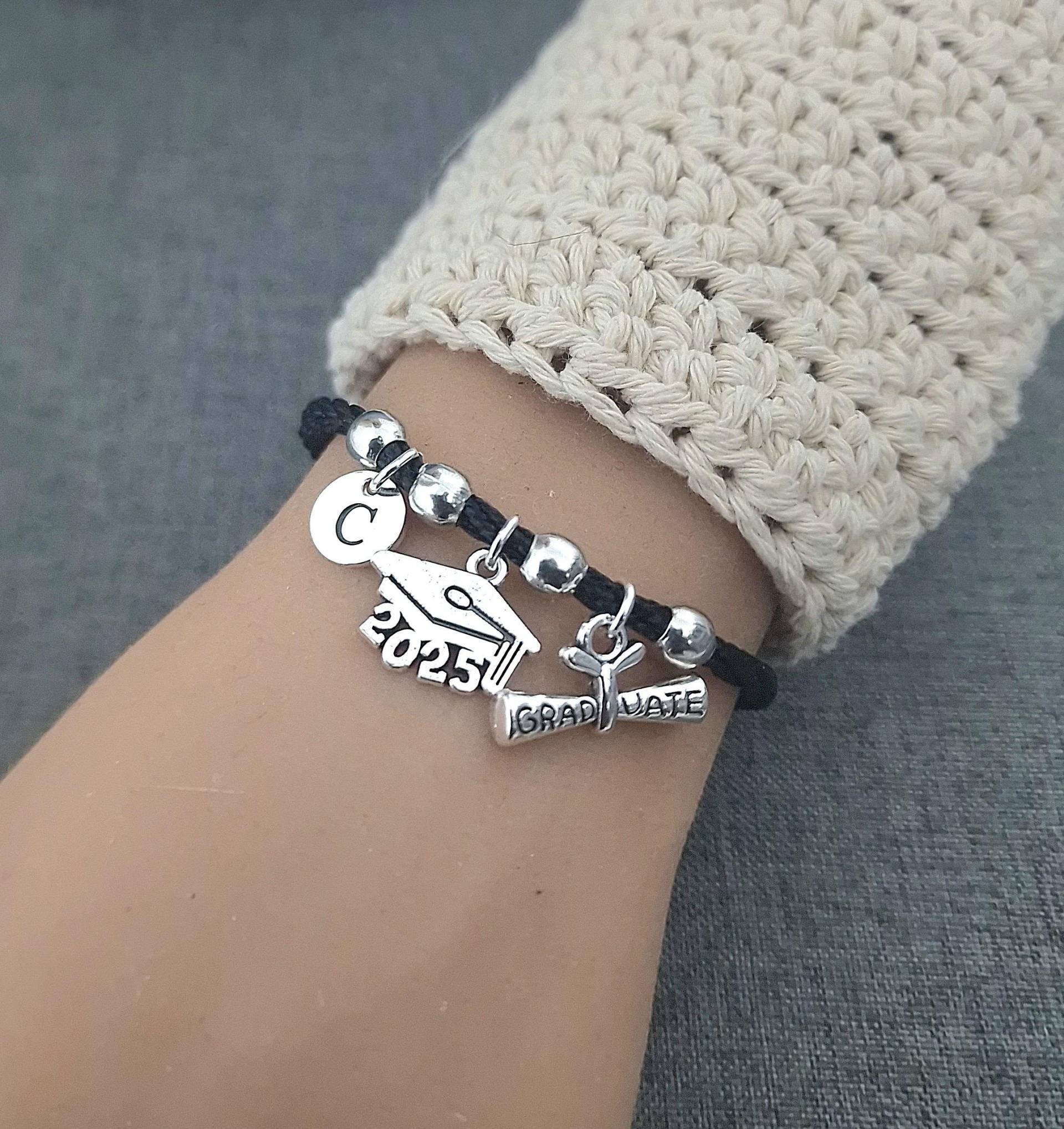 Abschlussgeschenk 2025, Abschlussarmband Für Sie, Ihn, Schulabschluss. College, Jahrgang 2025 von YouLoveYouShop
