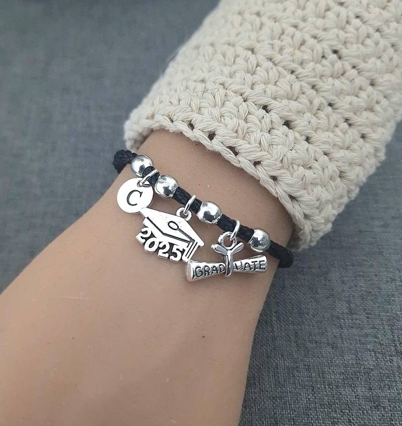 Abschlussgeschenk 2025, Abschlussarmband Für Sie, Ihn, Schulabschluss. College, Jahrgang 2025 von YouLoveYouShop