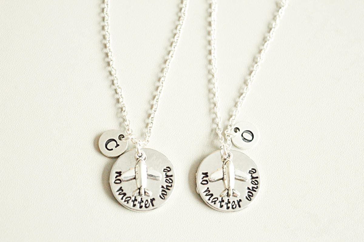 Geschenk Für Reisende, Flugzeug Halskette, Traveler Reisegeschenk, Freunde Immer, Air Hostess, Bff Halskette Mit Initial, Set Von 2 3 4 5 von YouLoveYouShop