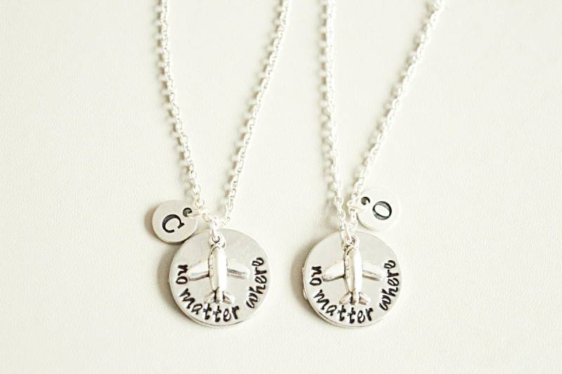Geschenk Für Reisende, Flugzeug Halskette, Traveler Reisegeschenk, Freunde Immer, Air Hostess, Bff Halskette Mit Initial, Set Von 2 3 4 5 von YouLoveYouShop