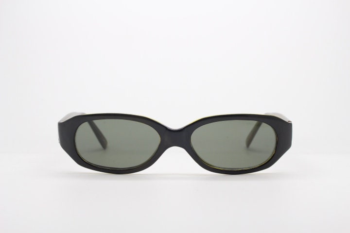 90Er Jahre Vintage Katzenaugen-Sonnenbrille. Nos Schwarzer Kleiner Rahmen 60Er Design Katzenauge Mit Innen Goldener Rahmen. Bnwt Katzenaugen. Mod 90Er Jahre Vintage Katzenaugen-Sonnenbrille. Nos Schwarzer Kleiner Rahmen 60Er Design Katzenauge Mit Innen Goldener Rahmen. Bnwt Katzenaugen. Mod von YouaretheBrandLondon