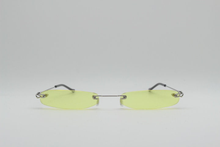 90Er Jahre Vintage Sonnenbrille Mit Winzigen Rahmenlosen Gelben Gläsern. Kleinste Auf Etsy. Kleine Cosplay Brille. 2000Er Jahren. Y2K 90Er Jahre Vintage Sonnenbrille Mit Winzigen Rahmenlosen Gelben Gläsern. Kleinste Auf Etsy. Kleine Cosplay Brille. 2000Er Jahren. Y2K von YouaretheBrandLondon