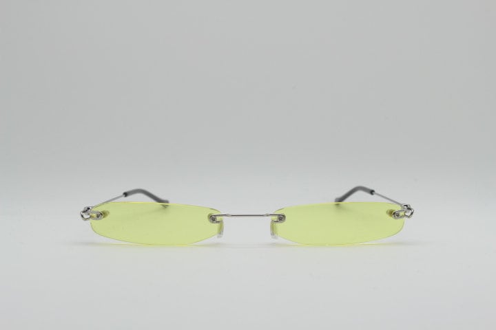 90Er Jahre Vintage Sonnenbrille Mit Winzigen Rahmenlosen Gelben Gläsern. Kleinste Auf Etsy. Kleine Cosplay Brille. 2000Er Jahren. Y2K 90Er Jahre Vintage Sonnenbrille Mit Winzigen Rahmenlosen Gelben Gläsern. Kleinste Auf Etsy. Kleine Cosplay Brille. 2000Er Jahren. Y2K von YouaretheBrandLondon