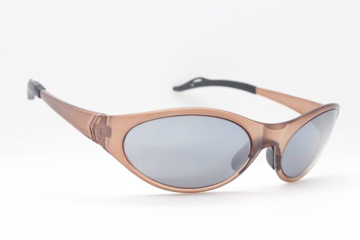 90Er Jahre Vintage Sonnenbrille in Form Eines Sonnenschildes. Braun Matte Transparente Bug Eye Sportbrille Mit Spiegelgläsern. Zustand Y2K. 2000 90Er Jahre Vintage Sonnenbrille in Form Eines Sonnenschildes. Braun Matte Transparente Bug Eye Sportbrille Mit Spiegelgläsern. Zustand Y2K. 2000 von YouaretheBrandLondon