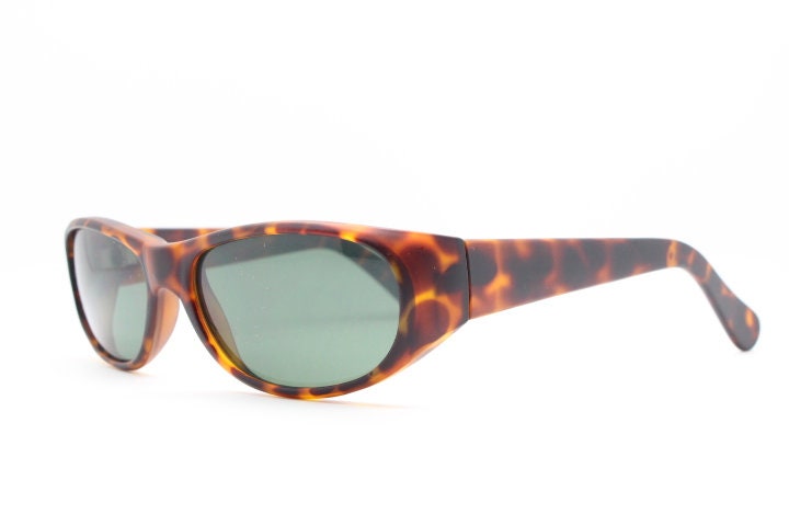 90Er Jahre Vintage Sonnenbrille. Matte Schildpatt Geschwungene 60Er Brille Mit Grünen Gläsern. Zustand Unbenutzt Nos 90Er Jahre Vintage Sonnenbrille. Matte Schildpatt Geschwungene 60Er Brille Mit Grünen Gläsern. Zustand Unbenutzt Nos von YouaretheBrandLondon