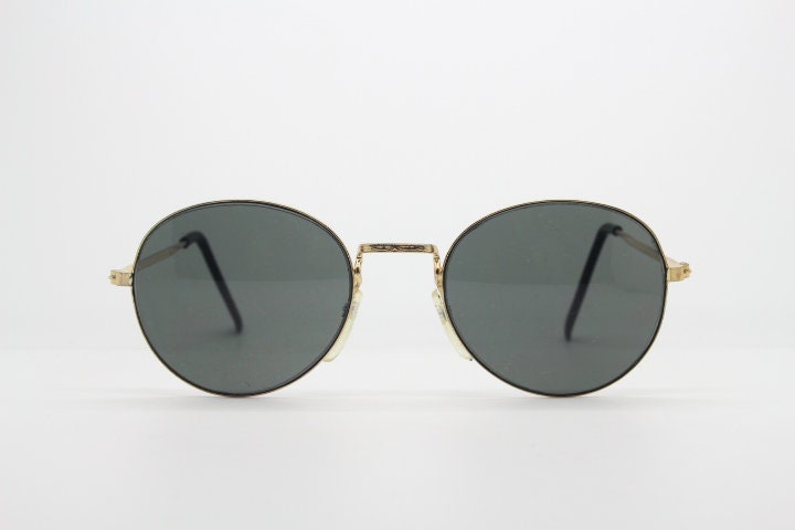 90Er Jahre Vintage Sonnenbrille. Nos Veredelter Flieger. Metallgestell Mit Dunkelgrünen Gläsern Im 60's Style. Zustand Rb3447 Rund Metall. Herren 90Er Jahre Vintage Sonnenbrille. Nos Veredelter Flieger. Metallgestell Mit Dunkelgrünen Gläsern Im 60's Style. Zustand Rb3447 Rund Metall. Herren von YouaretheBrandLondon