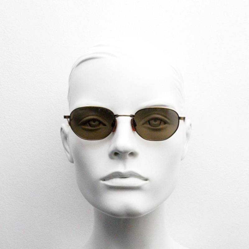90Er Vintage Ovale Sonnenbrille. Bronze Gebürstete Satinierte Schlanke Metallfassung Mit Seil-Drehbrücke. Unbenutztes Micro Nos 90Er Vintage Ovale Sonnenbrille. Bronze Gebürstete Satinierte Schlanke Metallfassung Mit Seil-Drehbrücke. Unbenutztes Micro Nos von YouaretheBrandLondon