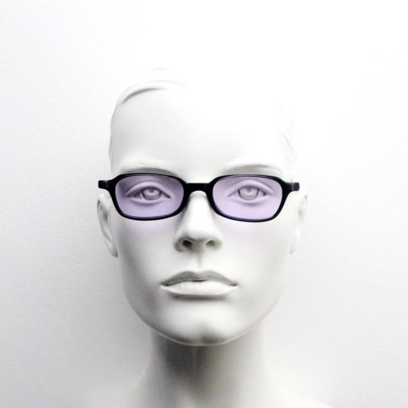 90S Vintage Sonnenbrille in Rechteckiger Form. Schwarze Schmale Wayfarer Cateye Brillenfassung Mit Lila Gläsern. 2000Er Jahre Katzenauge. Y2K 90S Vintage Sonnenbrille in Rechteckiger Form. Schwarze Schmale Wayfarer Cateye Brillenfassung Mit Lila Gläsern. 2000Er Jahre Katzenauge. Y2K von YouaretheBrandLondon