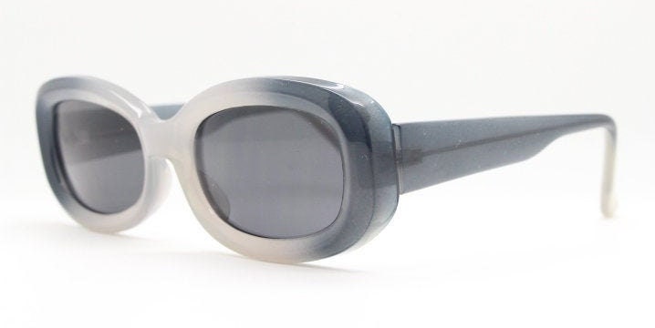 Sehr Schöne Vintage-Sonnenbrille. Dicker, Zweifarbiger Rahmen Mit Grauen Gläsern. 90Er Jahre Nos Sehr Schöne Vintage-Sonnenbrille. Dicker, Zweifarbiger Rahmen Mit Grauen Gläsern. 90Er Jahre Nos von YouaretheBrandLondon
