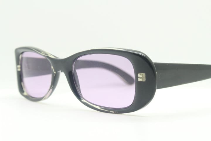Y2K Vintage Gebogene Rechteckige Sonnenbrille. Massives Gestell in Schwarz Mit Rosa Gläsern 90Er, 2000Er Jahre Ungetragenes Nos Cateye Y2K Vintage Gebogene Rechteckige Sonnenbrille. Massives Gestell in Schwarz Mit Rosa Gläsern 90Er, 2000Er Jahre Ungetragenes Nos Cateye von YouaretheBrandLondon