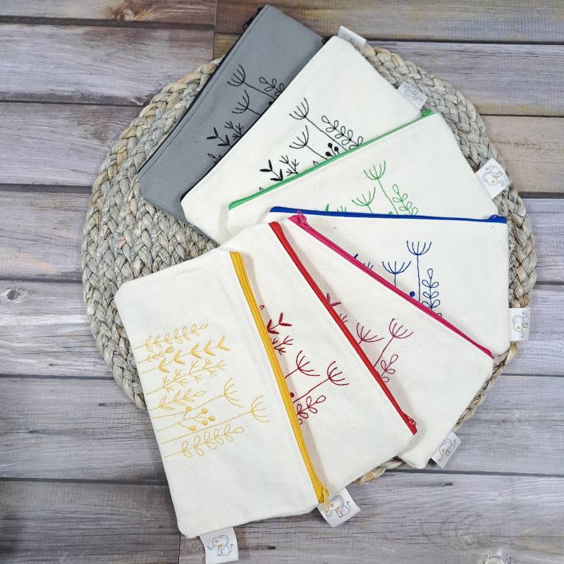 Kosmetiktasche, Schminktäschchen, Stiftemäppchen, Geschenk Freundin/Frau, Blumen Kosmetiktasche, Schminktäschchen, Stiftemäppchen, Geschenk Freundin/Frau, Blumen von Youlivery