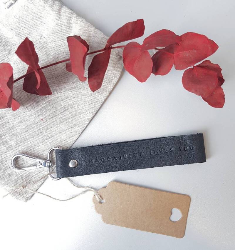 Personalisierte Schlüsselanhänger Aus Schönem Bioleder Mit Schlüsselring Oder Karabiner von YoungsMoccs