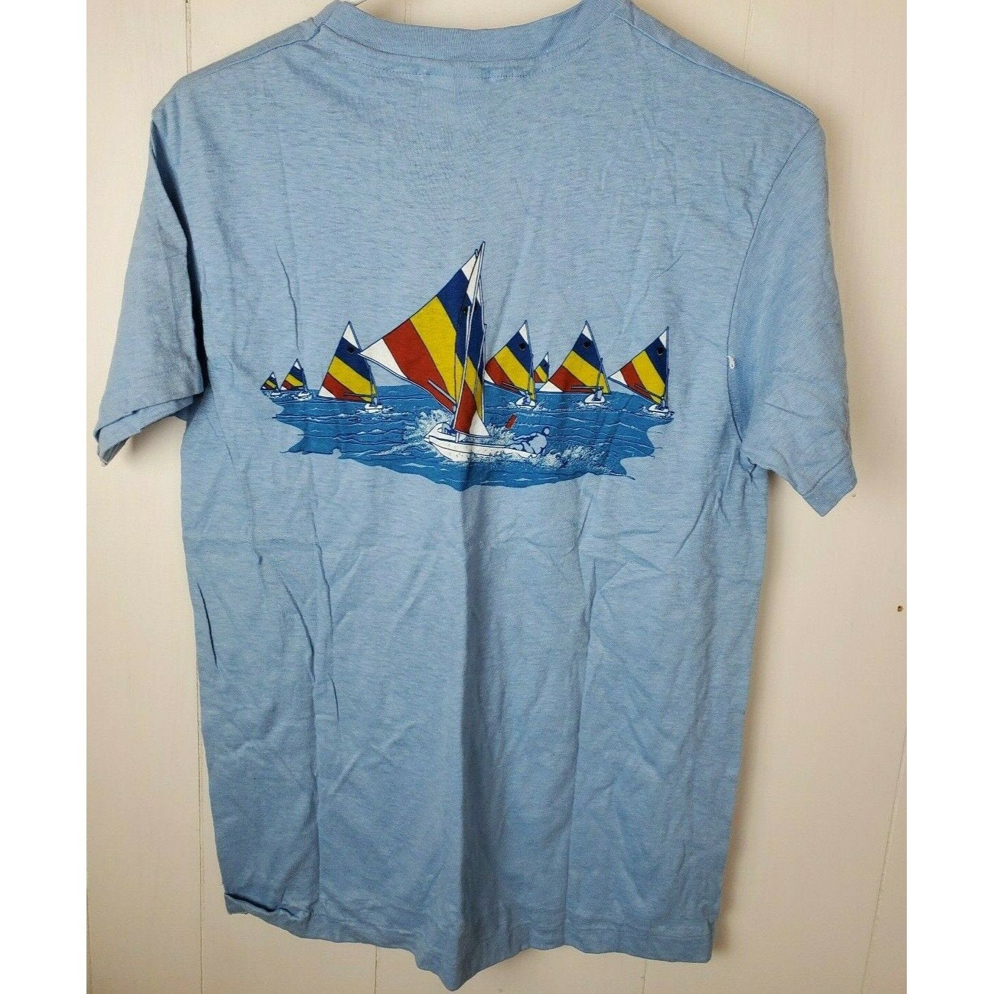 Vtg Hanes Segelboot T-Shirt Sunfish Blue Nautical Print Alkot Blau Einzelstich Vtg Hanes Segelboot T-Shirt Sunfish Blue Nautical Print Alkot Blau Einzelstich von YourDesignerCloset