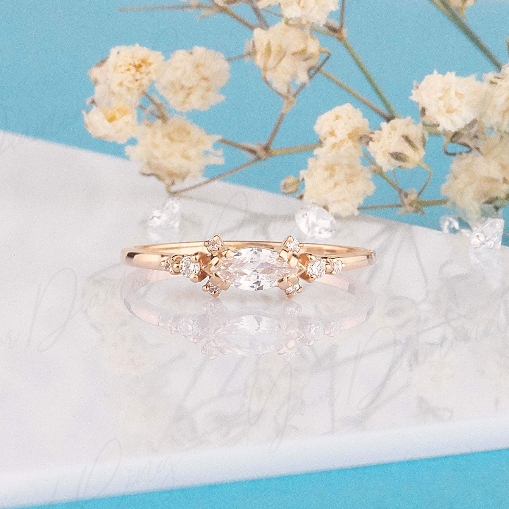 Zierlicher Diamant-Verlobungsring Für Frauen Im Marquise-Schliff, Einzigartiger Zierlicher 14 Karat Roségold-Marquise-Diamantversprechensring Sie von YourDiamondRing