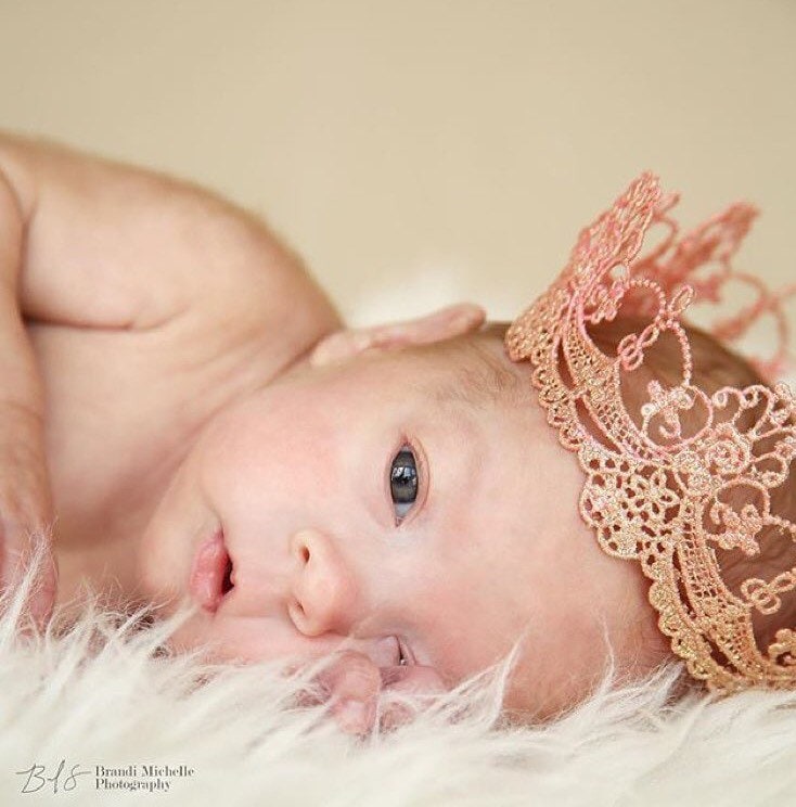 Azlyn Crown, Zierliche Krone, Goldkrone, Neugeborenen Fotografie, Neugeborene Prinzessin, Prinzessinnen Krone Azlyn Crown, Zierliche Krone, Goldkrone, Neugeborenen Fotografie, Neugeborene Prinzessin, Prinzessinnen Krone von YourFairytaleDreams