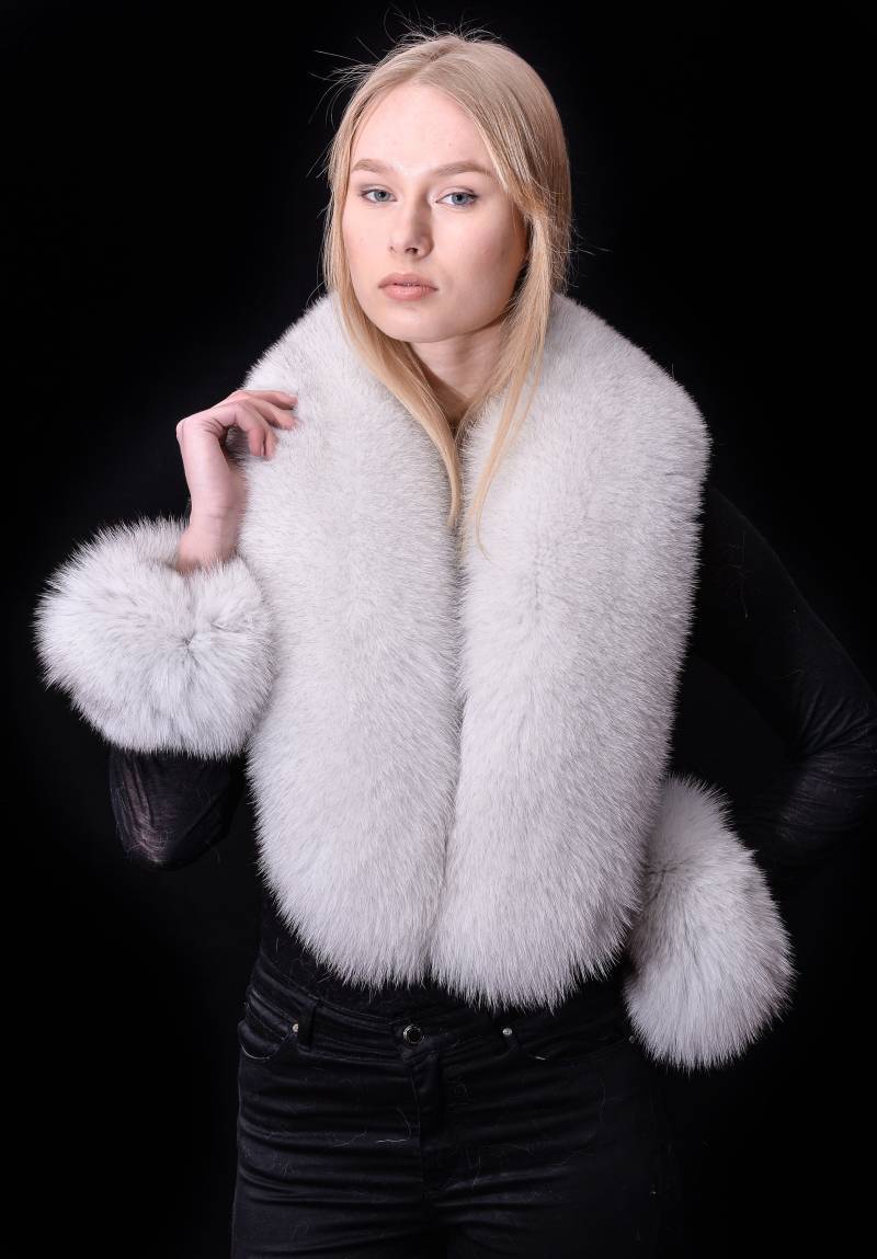 Saga Furs Natur Weiß Blaufuchs Pelzkragen Schal Boa + Stulpen von YourFurrier