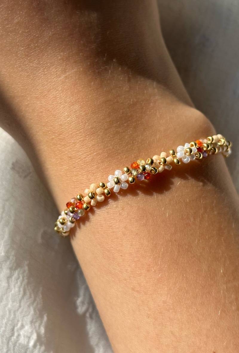 Blumenarmband Weiß, Beige, Bunt | Perlenarmband in Gold Und Silber Gänseblümchenarmband von YourGoldenAngel