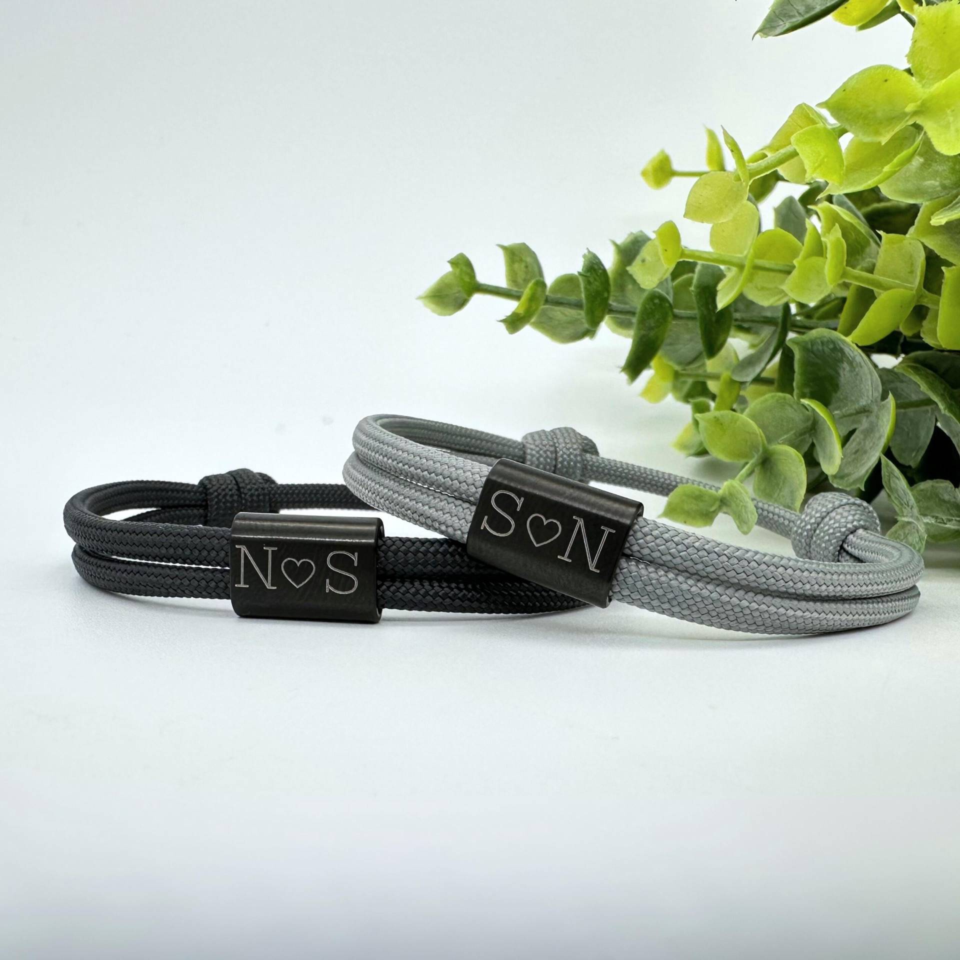 Valentinstag Geschenkidee, Partnerarmband Personalisiert, Armand Mit Gravur, Armband Herren, Gravurarmband, Initialen, Namen Valentinstag Geschenkidee, Partnerarmband Personalisiert, Armand Mit Gravur, Armband Herren, Gravurarmband, Initialen, Namen von YourHavenDE