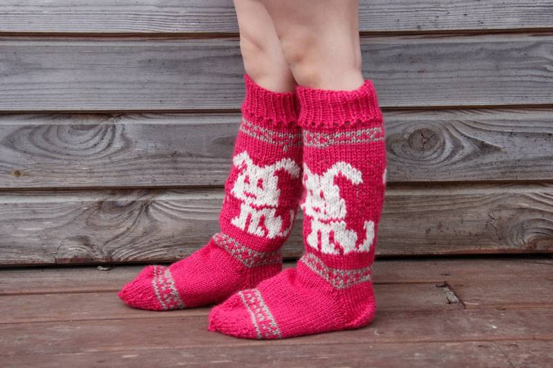 Lange Dunkelrosa Socken, Kleidung, Wollsocken, Stricksocken, Gestrickte Stricken, Socken Handgemacht, Unisex Handarbeit, Frauensocken von YourHomeMarket