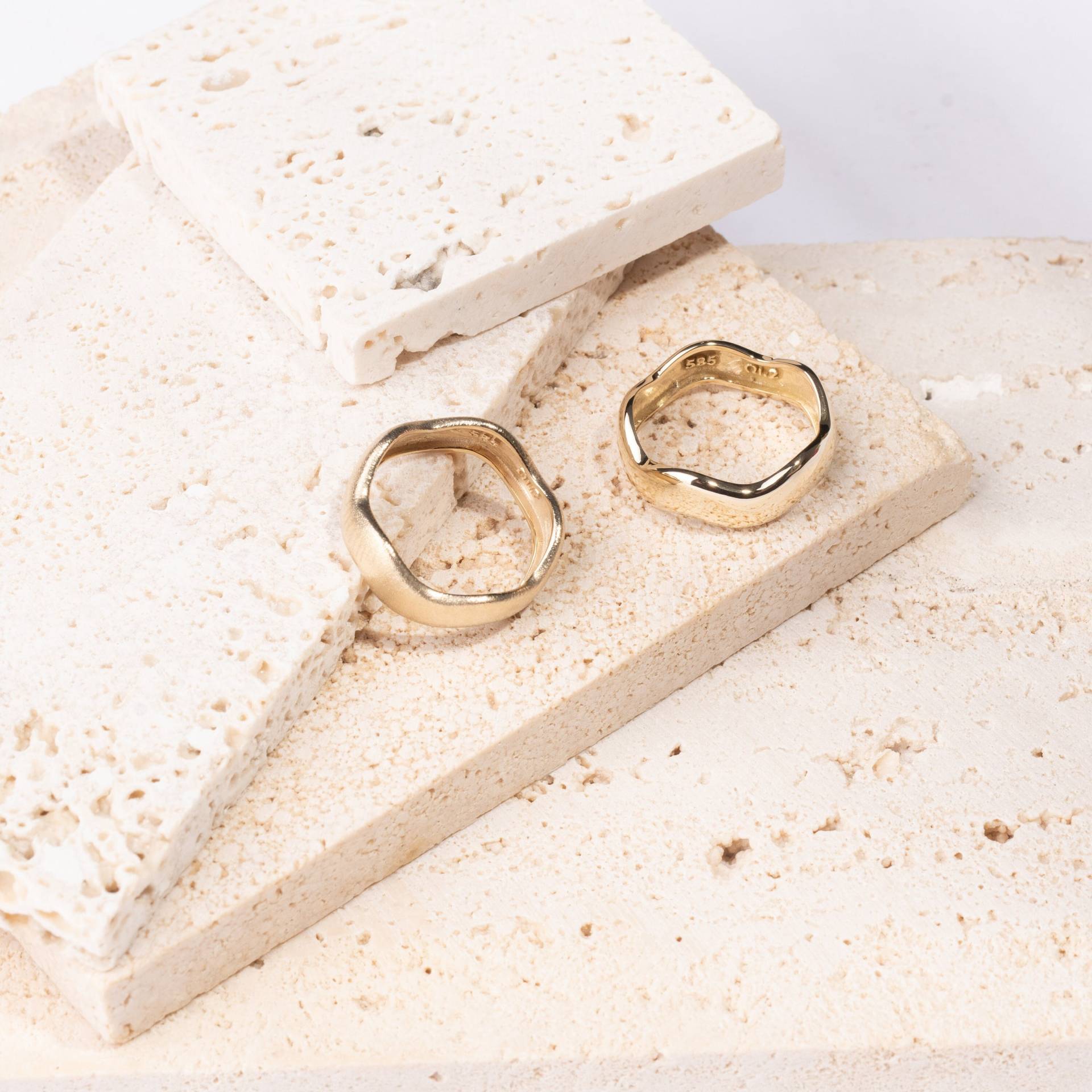 14K Solid Gold Gebogener Ehering | Chunky Dome Ring Wellenband Zick-Zack-Ring Gewellter Goldring Statement Ringe Für Damen von YourJewelCreations