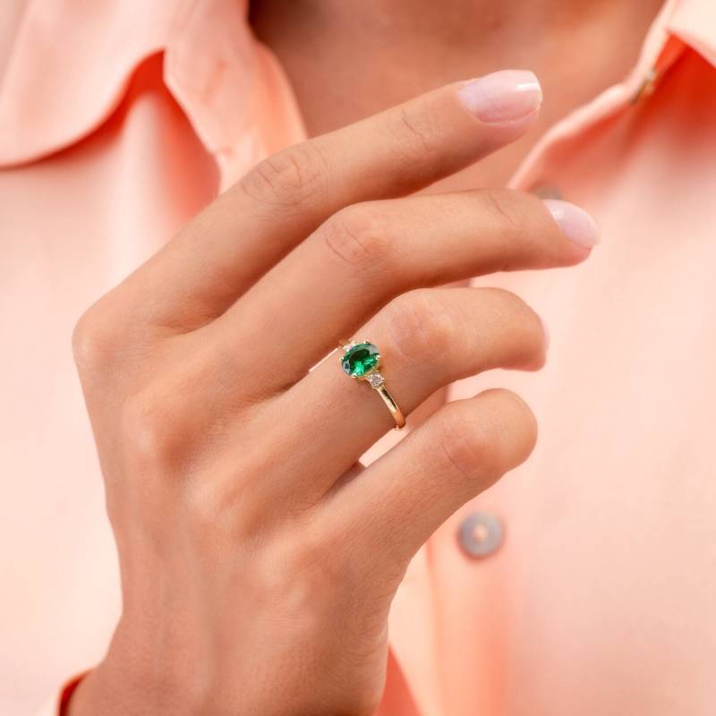 14K Solid Gold Smaragd Ring Ovaler Verlobungsring Mit Zirkonia von ArvaJewels