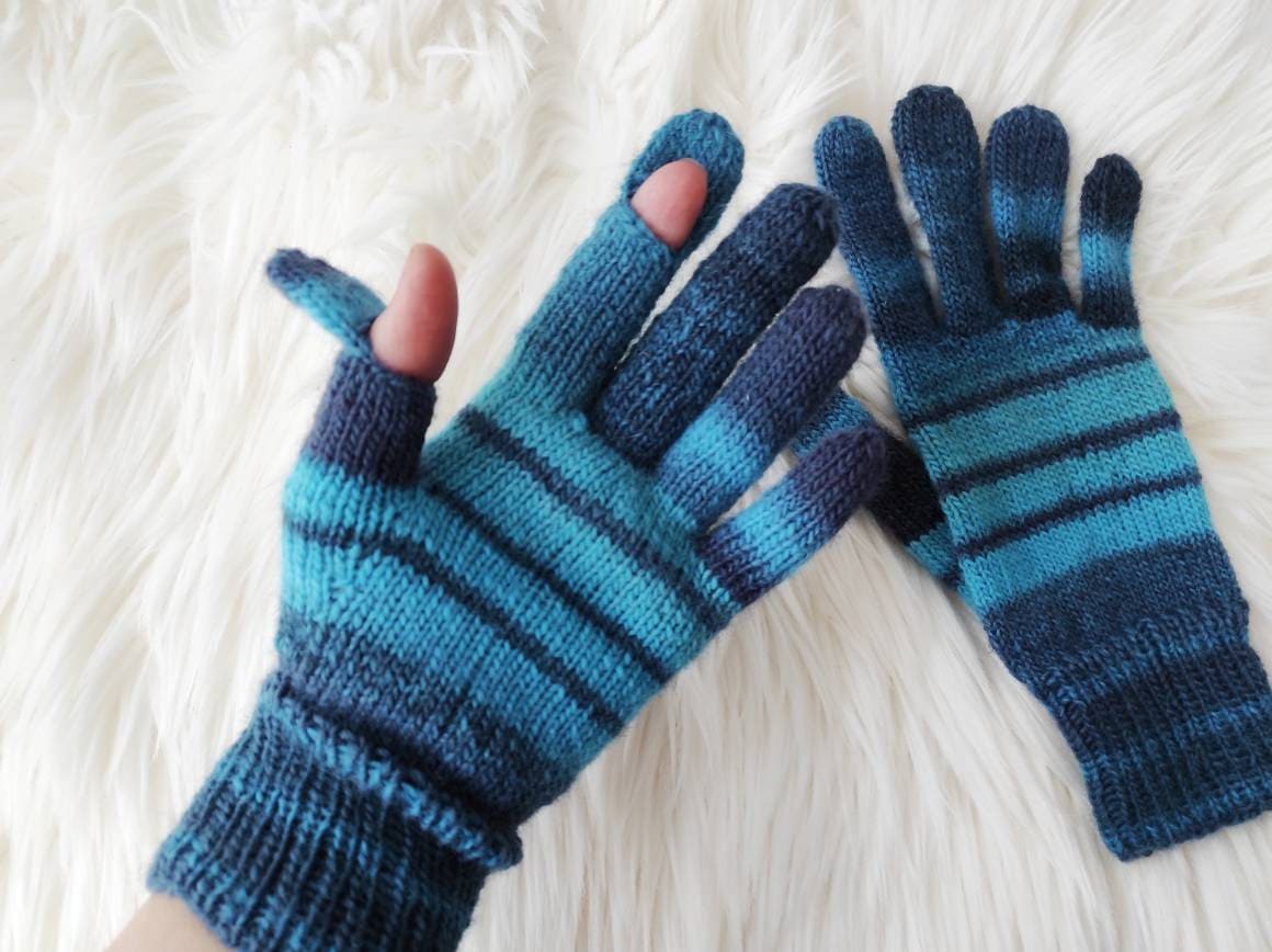 Blau Zwei Finger Touch Screen Handschuhe Strypped Handgestrickte Merino Wolle Valentinstag Geschenk Für Freund Schwester Tante Gott Mutter von YourKnitwearShop