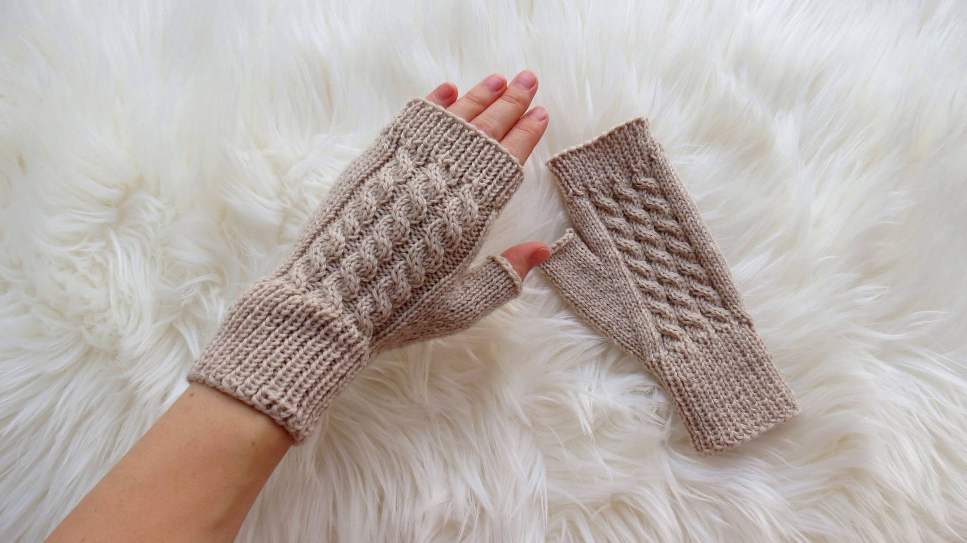 Fingerlose Handschuhe Handgestrickte Damen Armstulpen Geschenk Für Freundin Schwester Mama von YourKnitwearShop