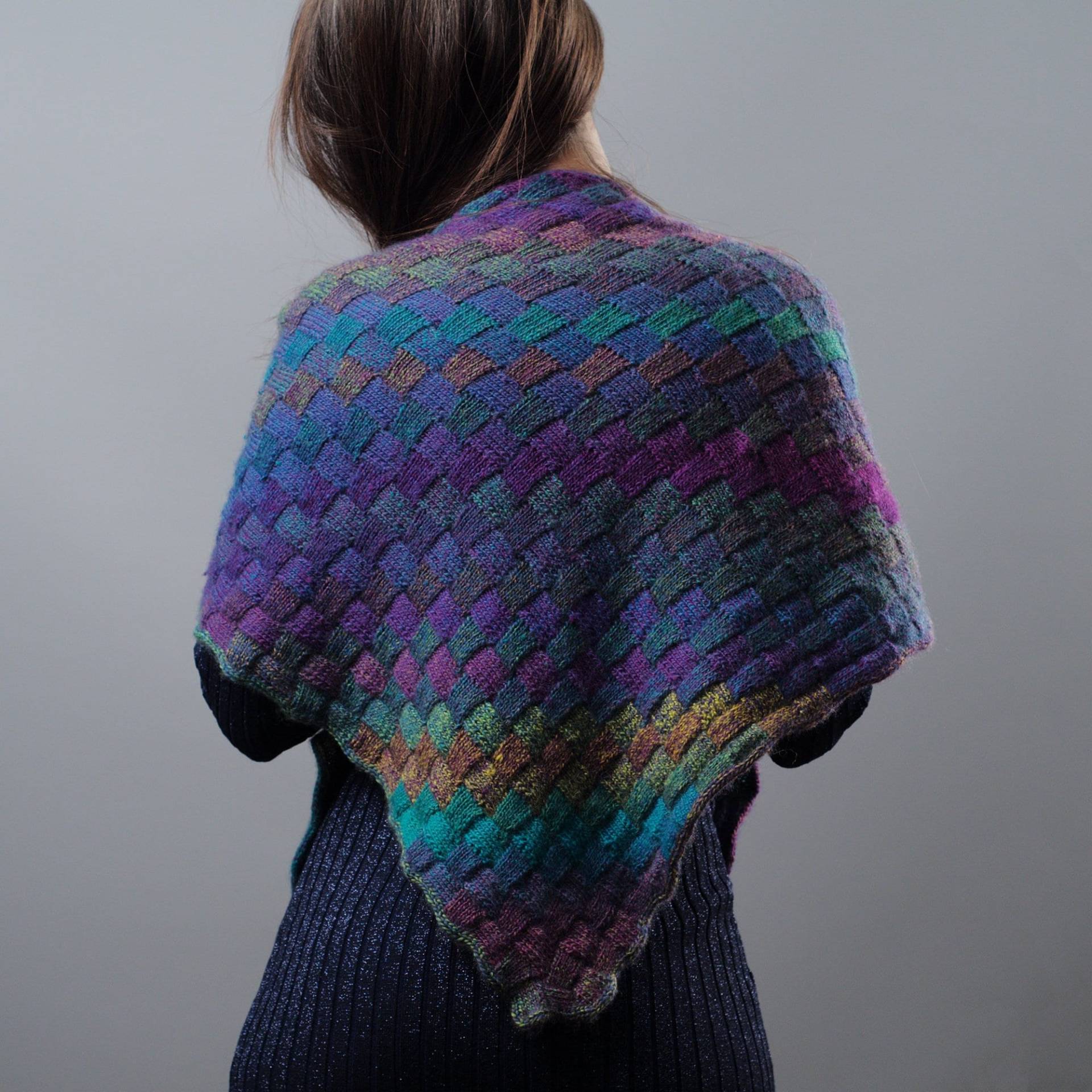 Helle Schal Regenbogen Handgemachte Wrap Multicolor Gestrickte Entrelac Stricken Halstuch Frauen Wolle Geschenk Weichen Lila von YourKnitwearShop