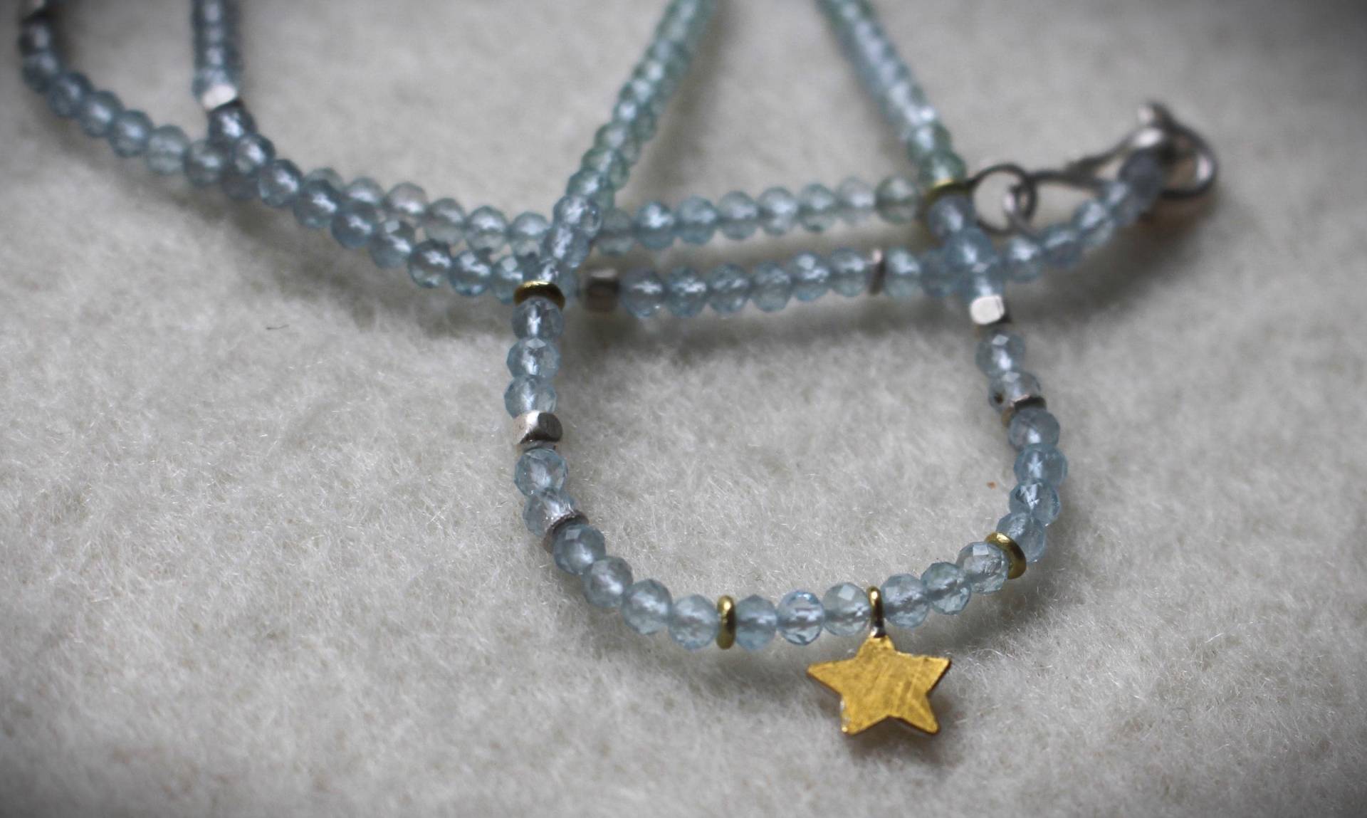 Hellblaue Aquamarinkette Mit Silber Und Goldstern von YourLifeJewel