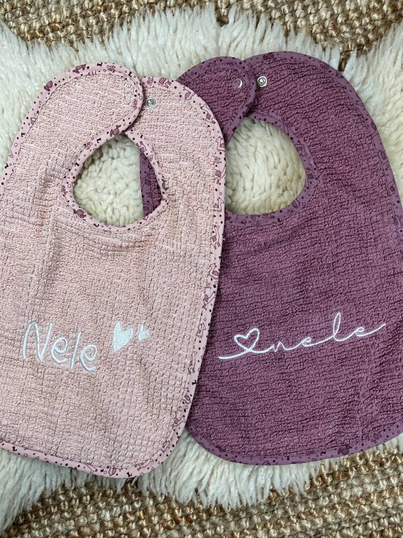 Doppelpack Baby-Lätzchen Mit Namen Bestickt - Bio-Baumwolle Personalisiert Druckknopflatz Spucktuch 26cm40cm von YourLittleBuddy