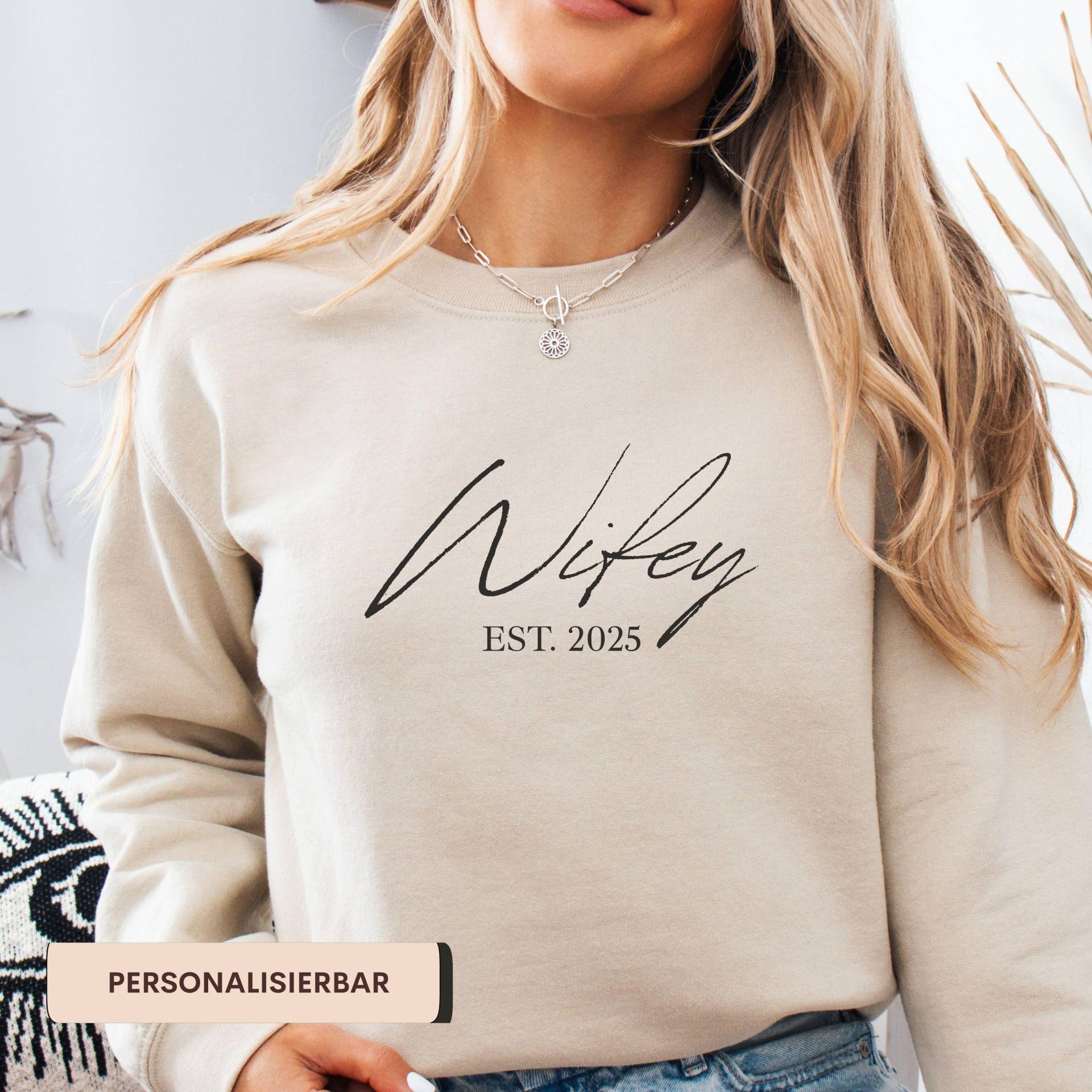 Wifey Pullover, Braut Pulli, Bride Sweatshirt, Geschenk Für Die Braut, Hochzeitsgeschenk, Verlobungsgeschenk, Future Mrs. Shirt, Just Married von YourMomentBoutique