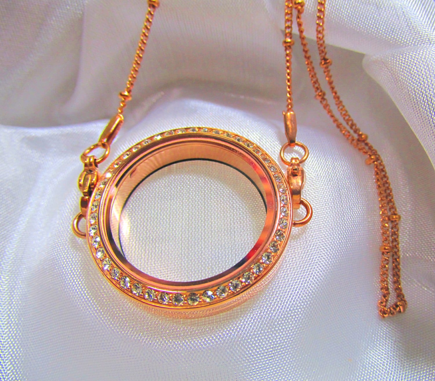 Edelstahl Rose Gold Kristall Wasserdicht Memory Schnecke Oben Offen Floating Medaillon 30 Mm Mit Ball Station Ketten Edelstahl Rose Gold Kristall Wasserdicht Memory Schnecke Oben Offen Floating Medaillon 30 Mm Mit Ball Station Ketten von YourMomentTreasure