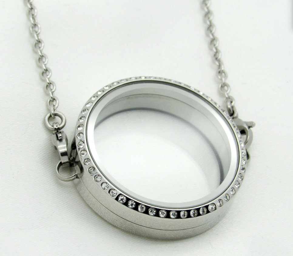 Edelstahl Silber Kristall Wasserdicht Memory Twist Schraube Öffnen Floating Medaillon Halskette Karabinerverschluss 30 Mm Oder Airtag Größe Edelstahl Silber Kristall Wasserdicht Memory Twist Schraube Öffnen Floating Medaillon Halskette Karabinerverschluss 30 Mm Oder Airtag Größe von YourMomentTreasure