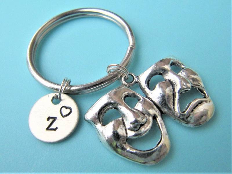 Comedy Tragedy Mask Schlüsselanhänger Personalisierter Initial Charm von YourSpecialCharms